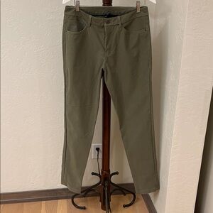 Men’s Lululemon slim ABC pant